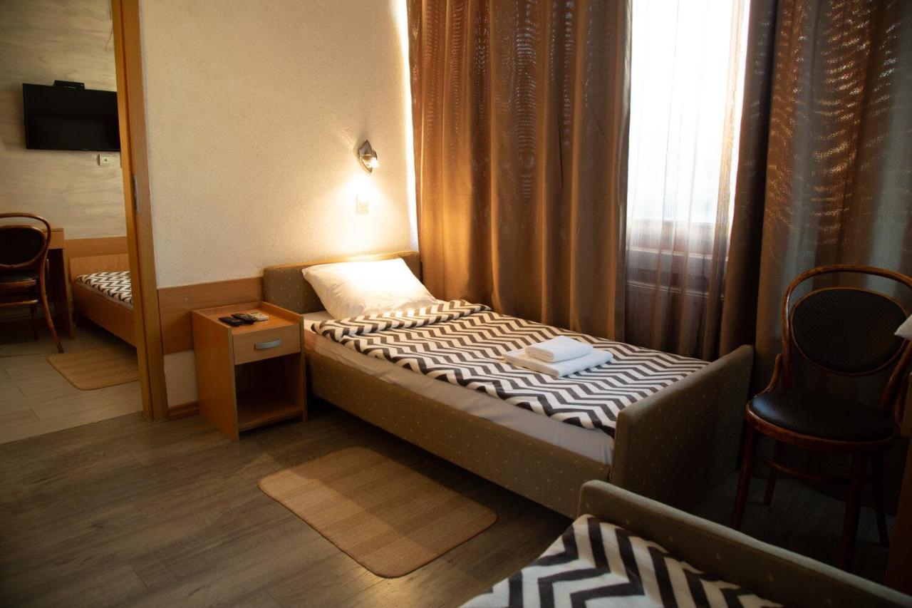 Hotel Moment Velika Plana Buitenkant foto
