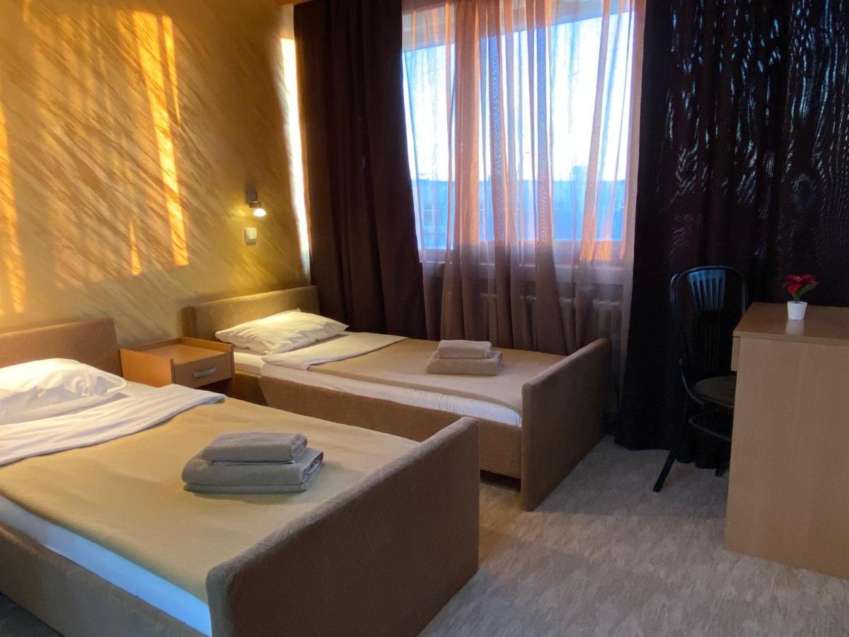 Hotel Moment Velika Plana Buitenkant foto