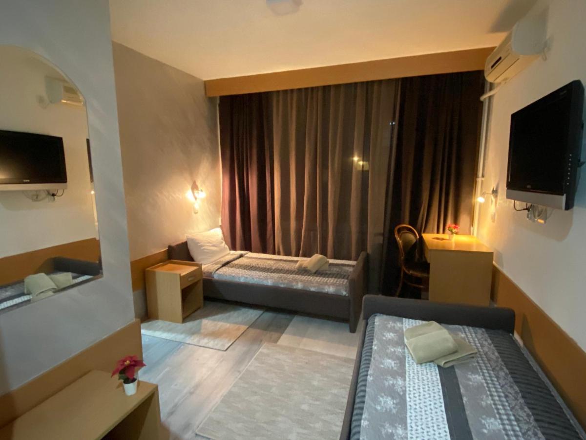 Hotel Moment Velika Plana Buitenkant foto